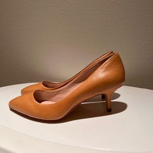 New never worn Vince Camuto heels size 8.5